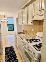 8 Shrewsbury Green Dr A, Shrewsbury, MA 01545