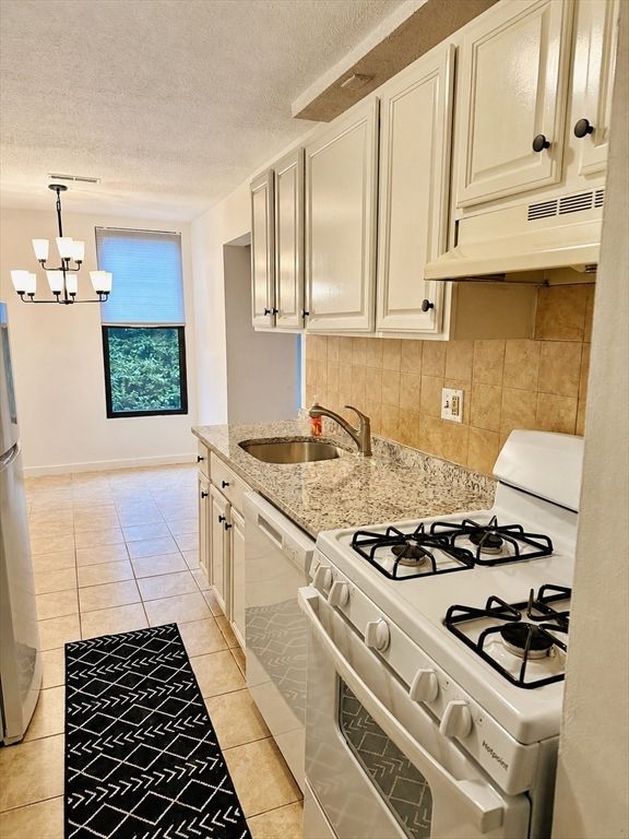 8 Shrewsbury Green Dr A, Shrewsbury, MA 01545