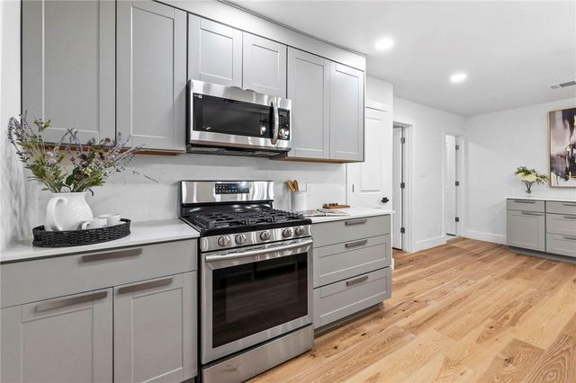 1004 Cripple Creek DR, Austin, TX 78758