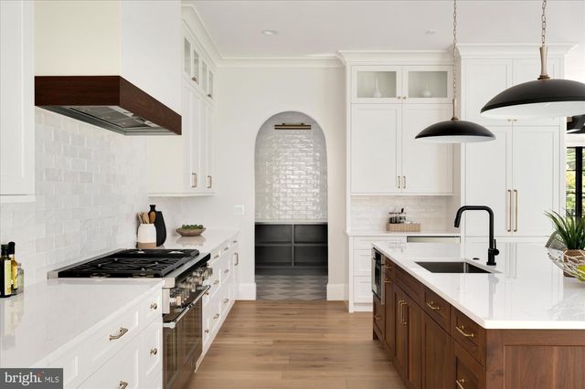 1446 COLA DR, Mclean, VA 22101