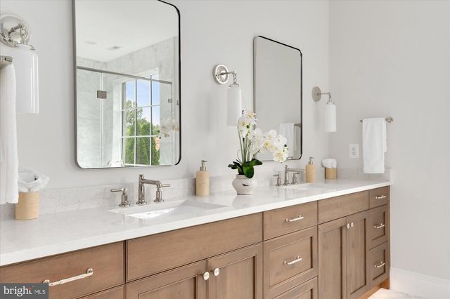 1446 COLA DR, Mclean, VA 22101