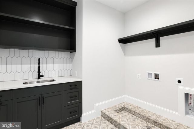 1446 COLA DR, Mclean, VA 22101