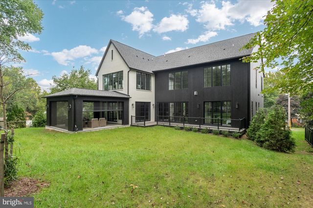 1446 COLA DR, Mclean, VA 22101