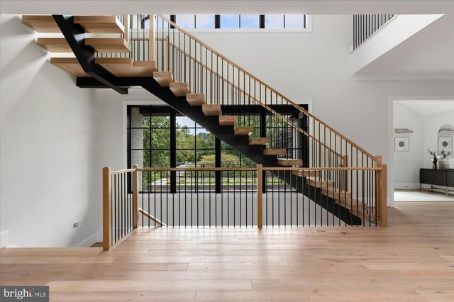 1446 COLA DR, Mclean, VA 22101