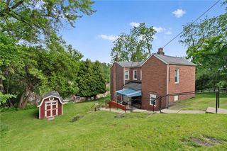 555 Hazelwood Ave, Greenfield, PA 15207