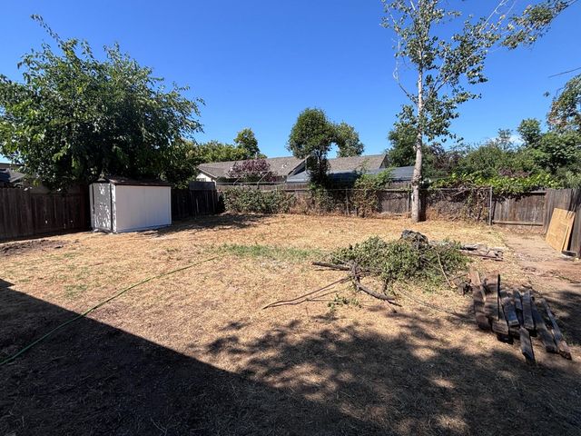 421 Macarthur St, Sacramento, CA 95838