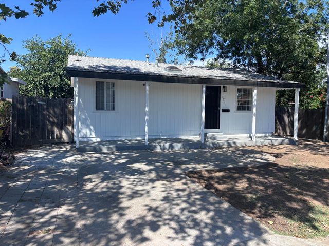 421 Macarthur St, Sacramento, CA 95838