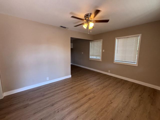 421 Macarthur St, Sacramento, CA 95838