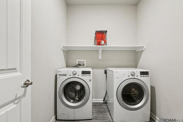 6527 Tiger Pointe Dr, Saint George, LA 70817