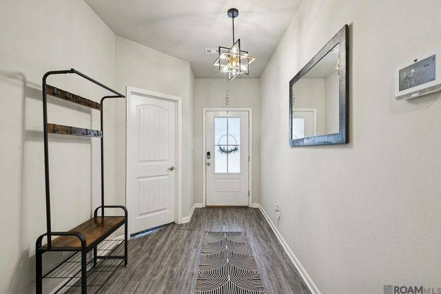 6527 Tiger Pointe Dr, Saint George, LA 70817