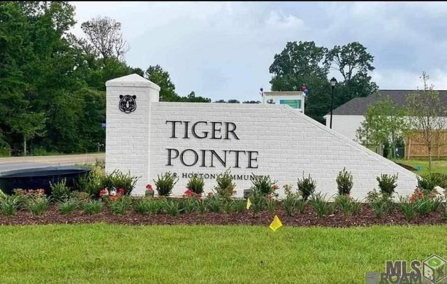 6527 Tiger Pointe Dr, Saint George, LA 70817