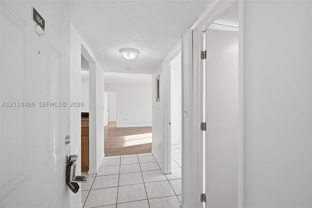 20761 NE 4th Pl 104, Miami, FL 33179