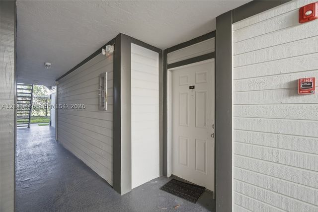 20761 NE 4th Pl 104, Miami, FL 33179
