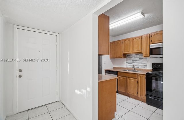 20761 NE 4th Pl 104, Miami, FL 33179