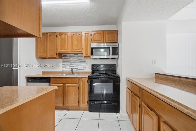 20761 NE 4th Pl 104, Miami, FL 33179