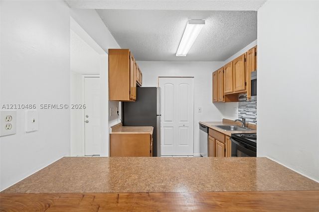 20761 NE 4th Pl 104, Miami, FL 33179