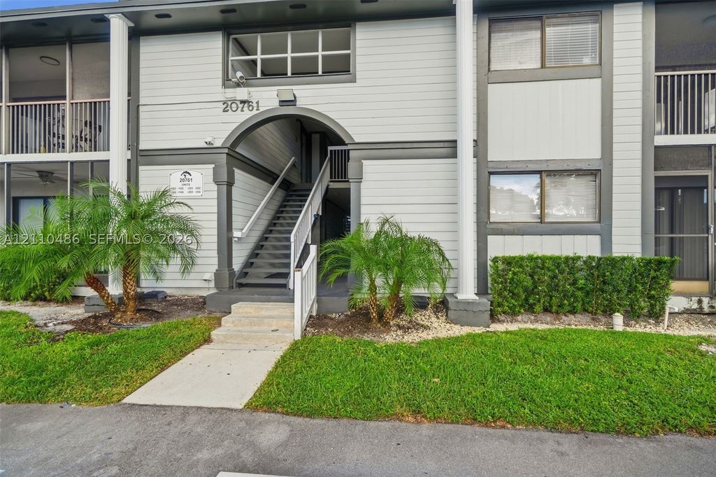 20761 NE 4th Pl 104, Miami, FL 33179