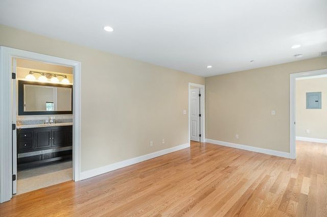 152 Water St 13, Danvers, MA 01923