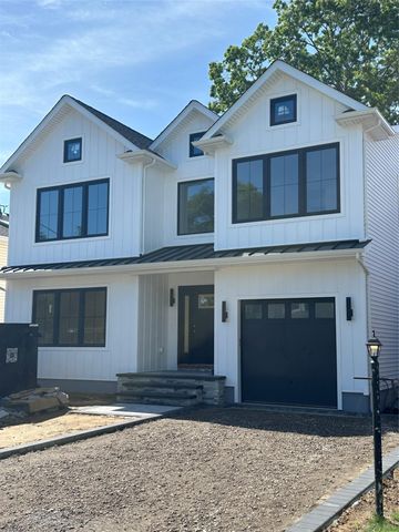 3986 William Street, Seaford, NY 11783