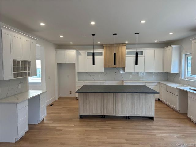 3986 William Street, Seaford, NY 11783