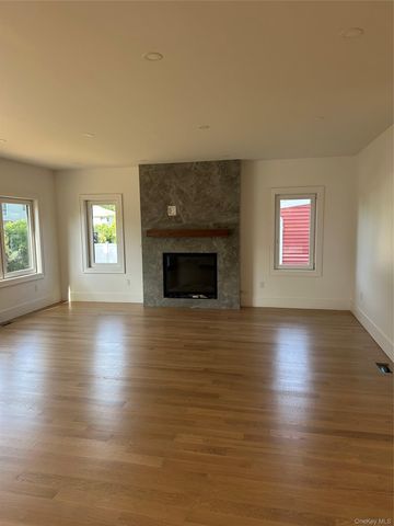 3986 William Street, Seaford, NY 11783