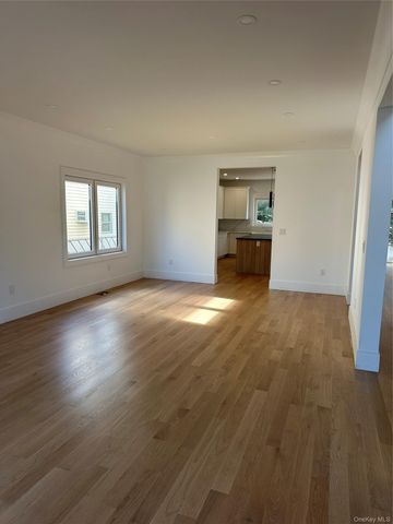 3986 William Street, Seaford, NY 11783