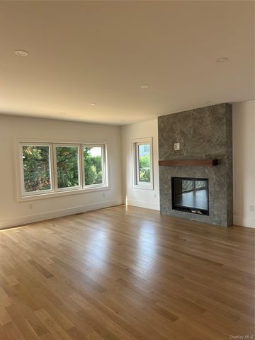 3986 William Street, Seaford, NY 11783