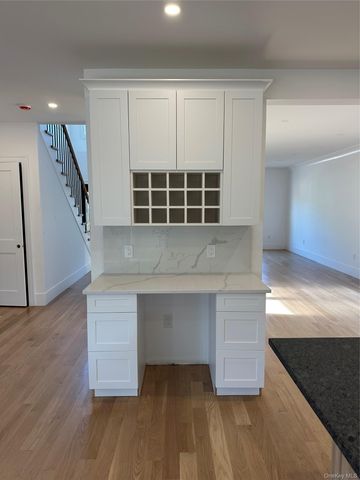 3986 William Street, Seaford, NY 11783