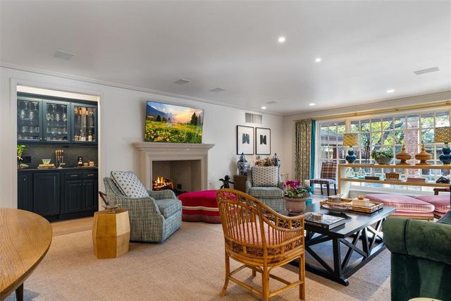 1202 Larchmont Lane, Nichols Hills, OK 73116