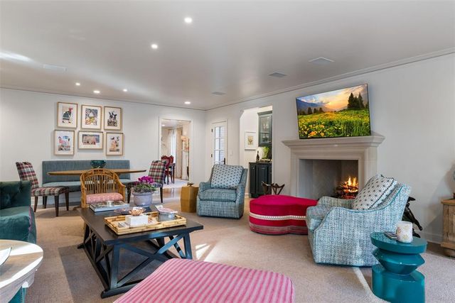 1202 Larchmont Lane, Nichols Hills, OK 73116