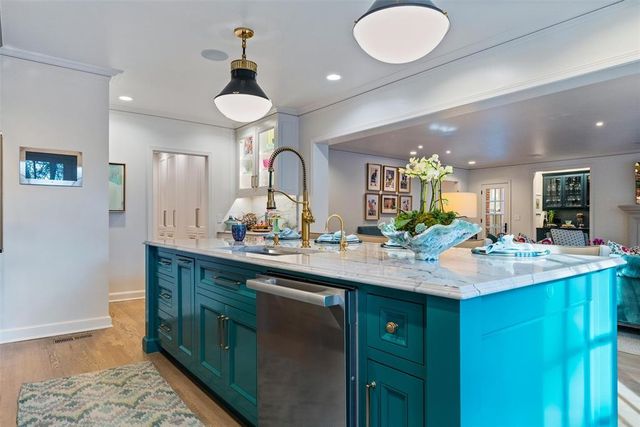 1202 Larchmont Lane, Nichols Hills, OK 73116