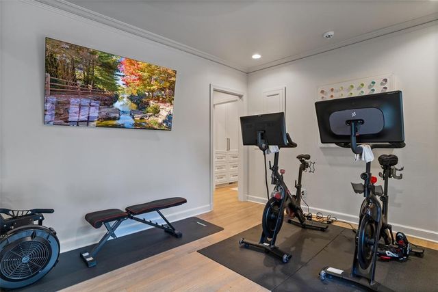 1202 Larchmont Lane, Nichols Hills, OK 73116