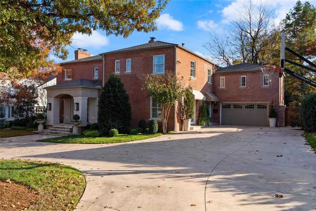 1202 Larchmont Lane, Nichols Hills, OK 73116