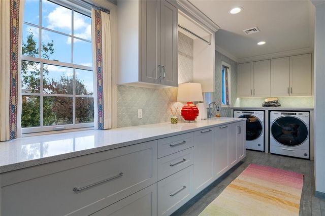 1202 Larchmont Lane, Nichols Hills, OK 73116