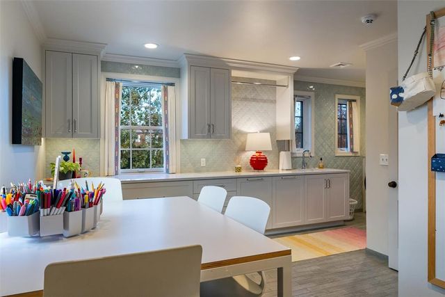 1202 Larchmont Lane, Nichols Hills, OK 73116