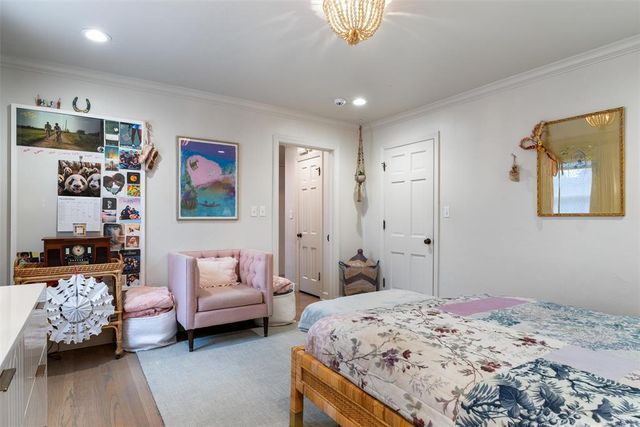 1202 Larchmont Lane, Nichols Hills, OK 73116