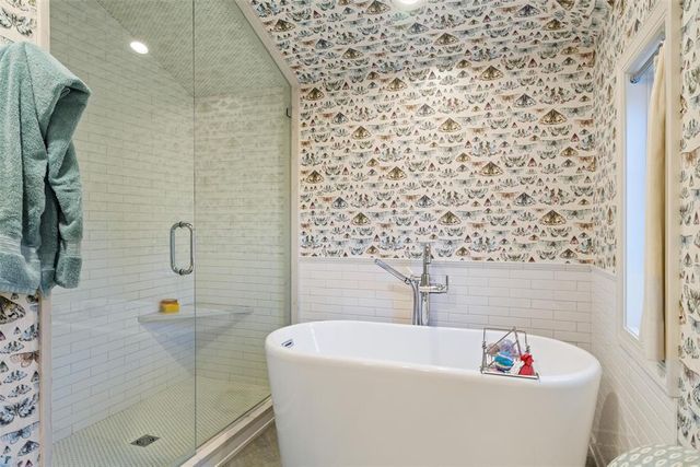 1202 Larchmont Lane, Nichols Hills, OK 73116