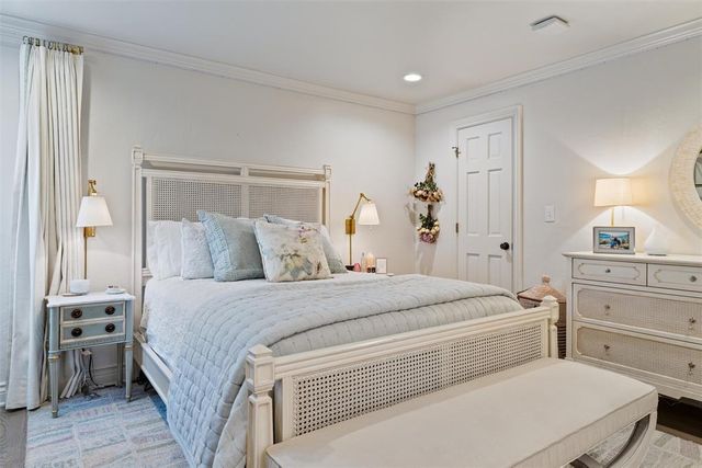 1202 Larchmont Lane, Nichols Hills, OK 73116