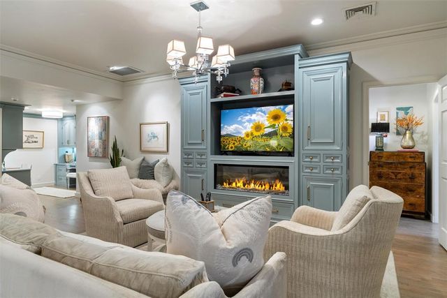 1202 Larchmont Lane, Nichols Hills, OK 73116