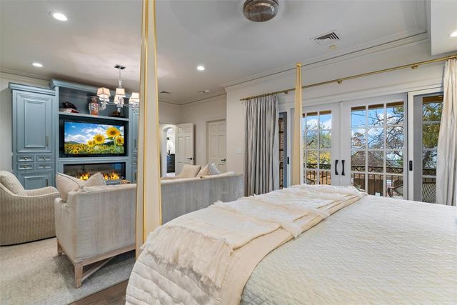 1202 Larchmont Lane, Nichols Hills, OK 73116