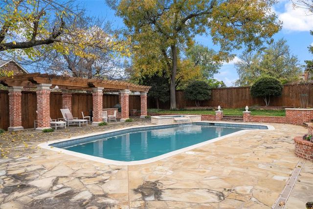 1202 Larchmont Lane, Nichols Hills, OK 73116