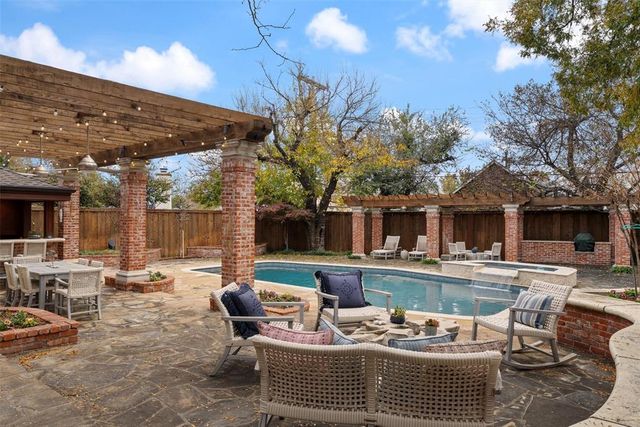 1202 Larchmont Lane, Nichols Hills, OK 73116