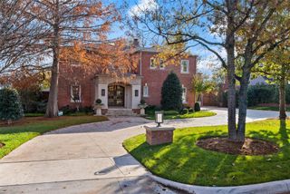 1202 Larchmont Lane, Nichols Hills, OK 73116