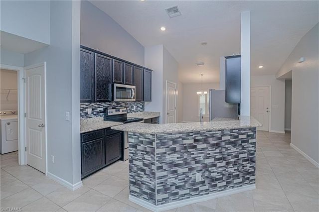 1528 NW 29th PL, Cape Coral, FL 33993