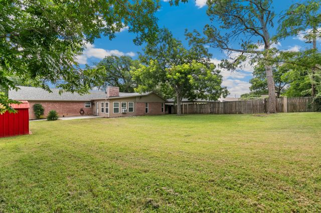 909 N Dove Road, Grapevine, TX 76051