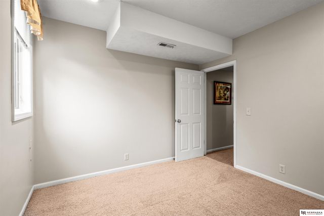 8519 N 48th Circle, Omaha, NE 68152