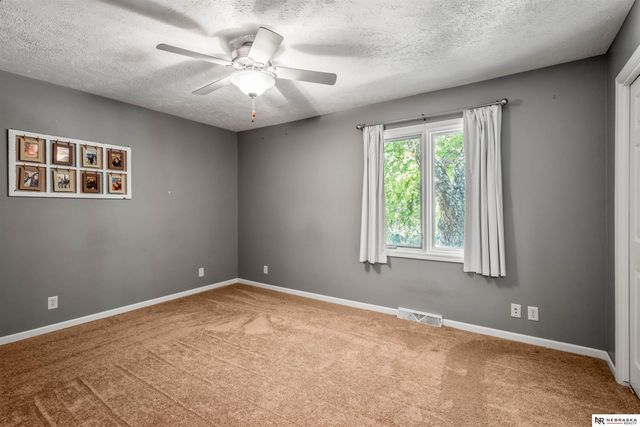 8519 N 48th Circle, Omaha, NE 68152