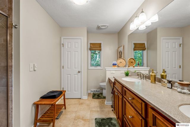 8519 N 48th Circle, Omaha, NE 68152
