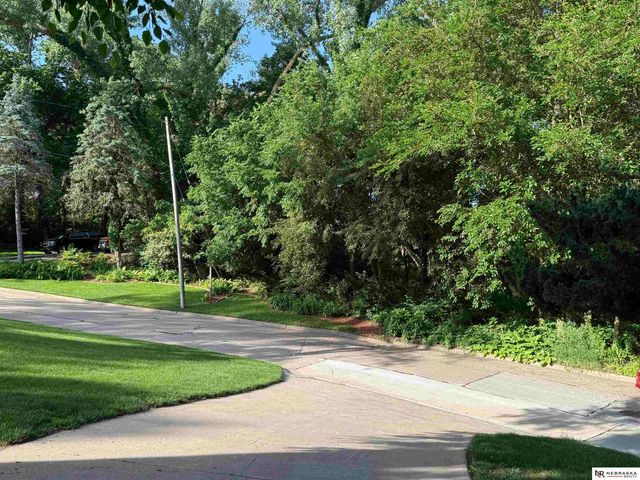 8519 N 48th Circle, Omaha, NE 68152