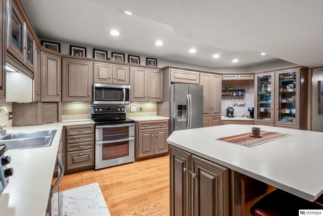8519 N 48th Circle, Omaha, NE 68152